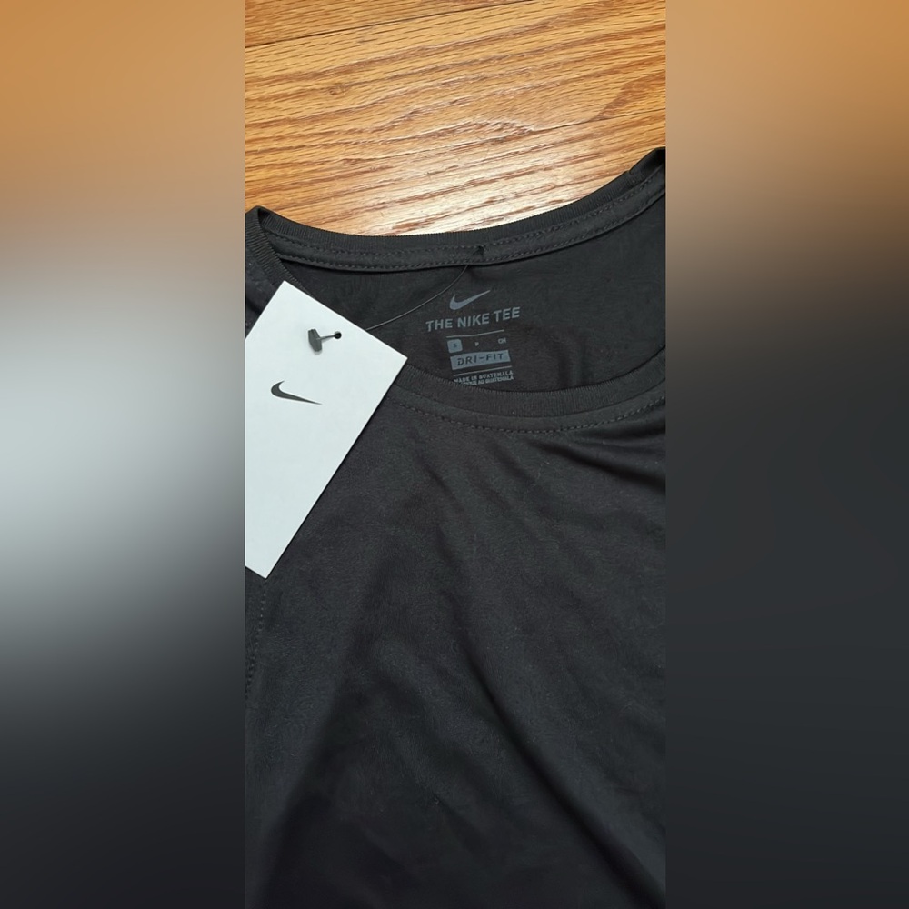 Women’s Nike Tank Top - Picture 2 of 4